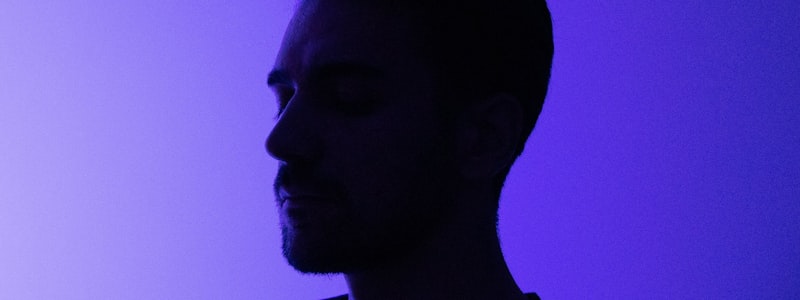 世界杯比赛现场全景 - 座无虚席的体育场与中央草坪